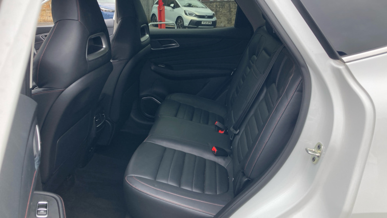 MG HS 1.5 T-GDI Trophy 5dr DCT Petrol Hatchback